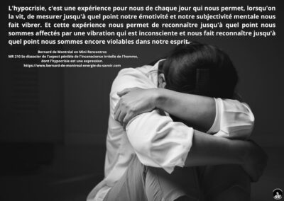 MR-210 : Se dissocier de l&rsquo;aspect pénible de l&rsquo;inconscience irréelle de l&rsquo;homme dont l&rsquo;hypocrisie est une expression